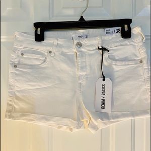 Beautiful New white short! size 6.